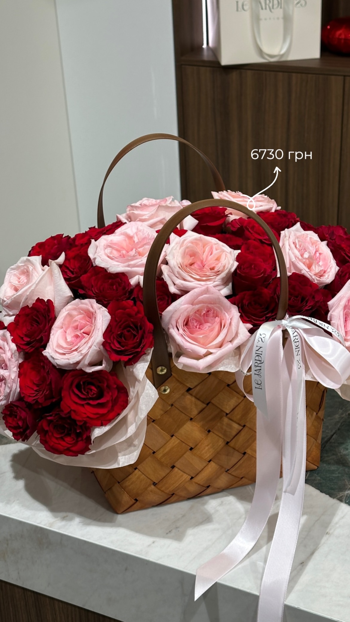 Букет червоних та рожевих троянд