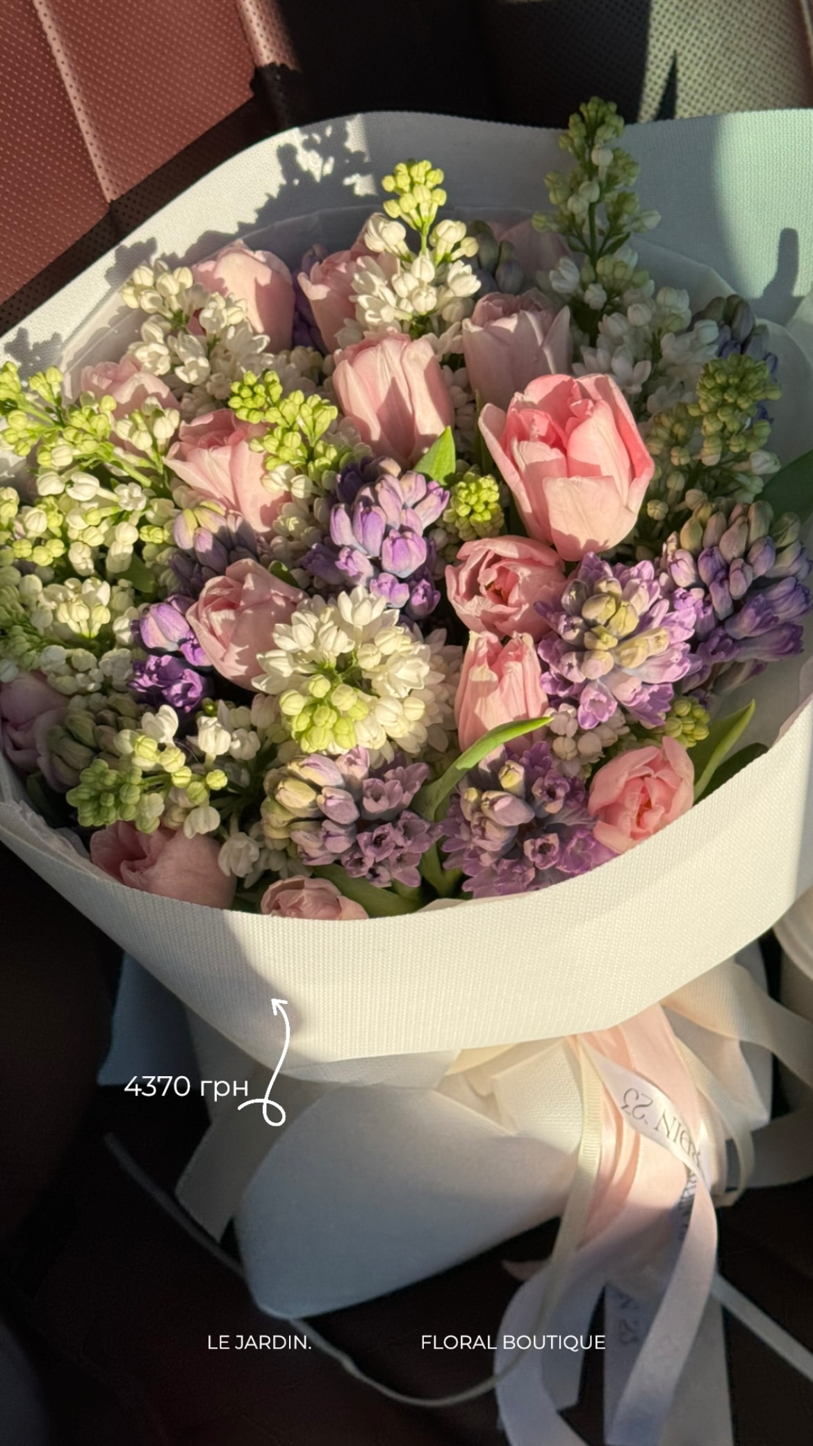 ніжний букетик тюльпанів та гіацинтів