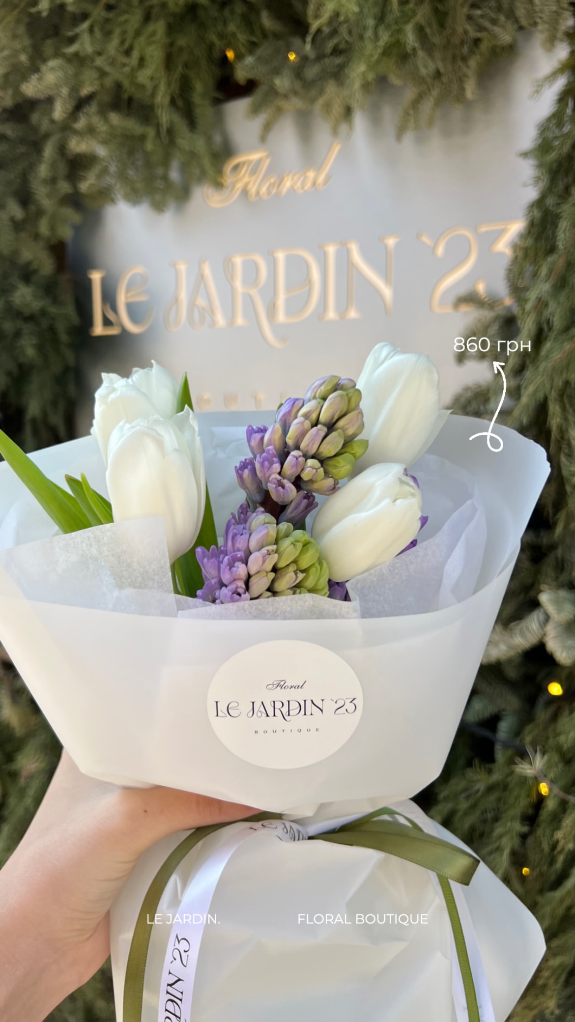 білі тюльпани та гіацинти